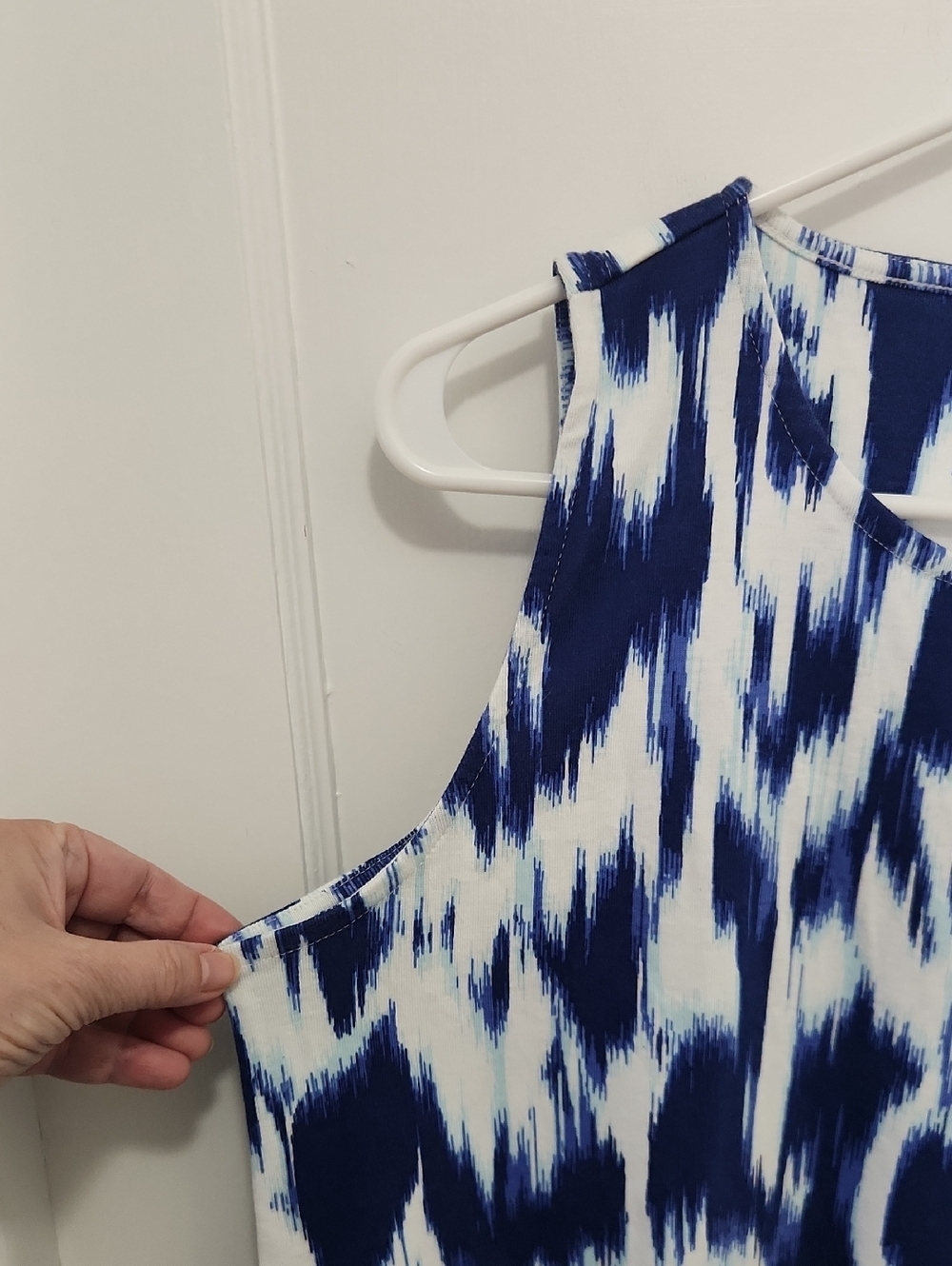Chico's Women's Blue And White Sleeveless Top Size 2P (US Petite Large) - Picture 6 of 9